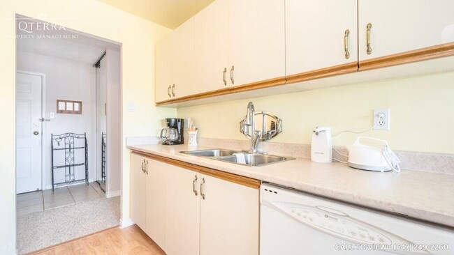 Building Photo - 65 Highland Cres