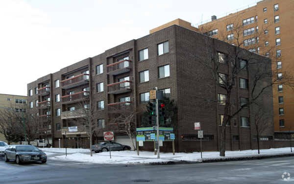 Building Photo - 6102 N Sheridan Rd