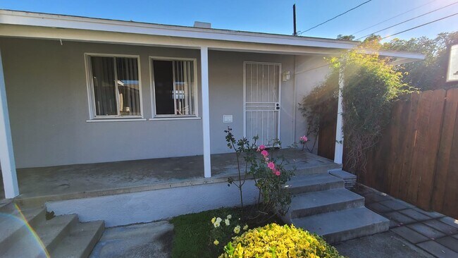 Porche delantero - 539 N Rosemary Ln