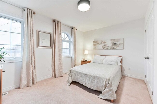 Photo du bâtiment - 2825 St Clair Av E