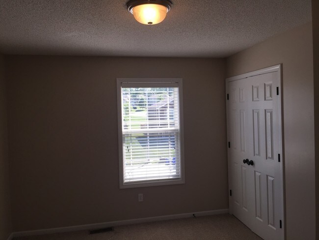 Foto del edificio - 11904 N Forest Ave