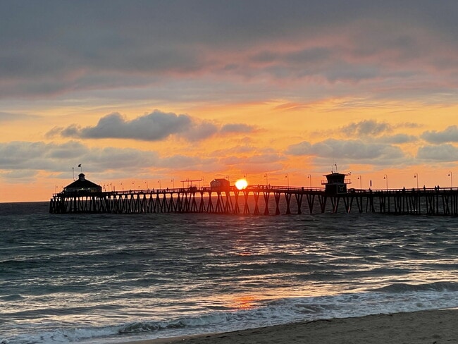 Foto del edificio - ONLY 48 STEPS FROM THE SAND TO SURF!!!