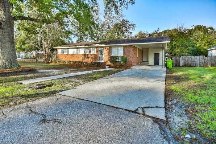 Primary Photo - 1535 Laburnum Dr