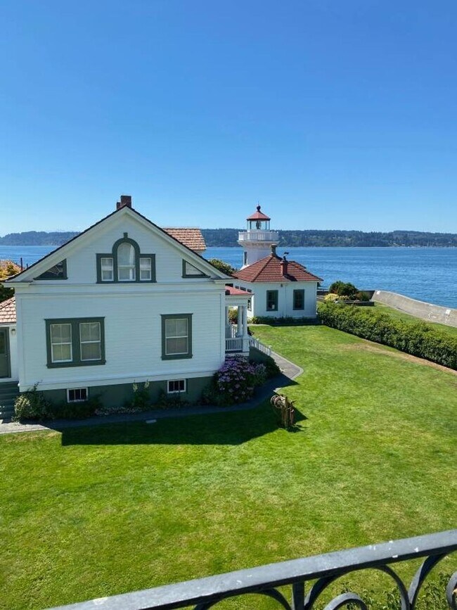 Building Photo - RARE on the Waterfront, beach, Sound view ...