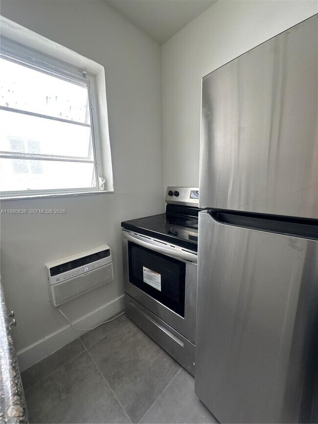 Foto del edificio - 1965 Calais Dr