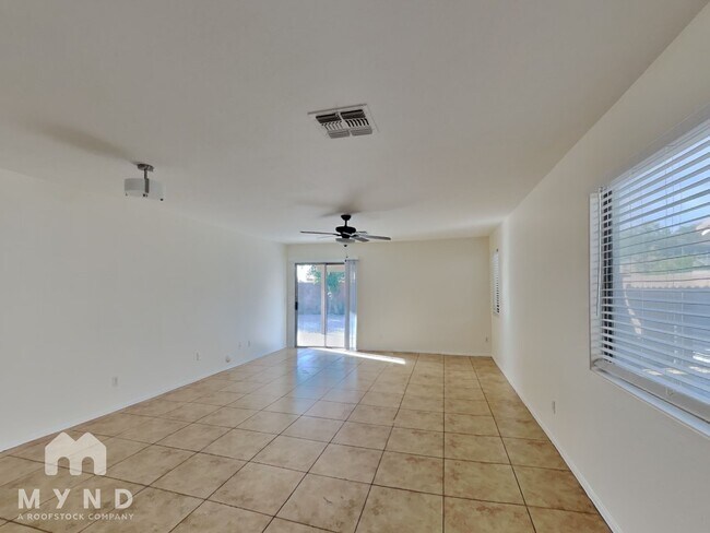 Foto del edificio - 3110 S 100th Dr