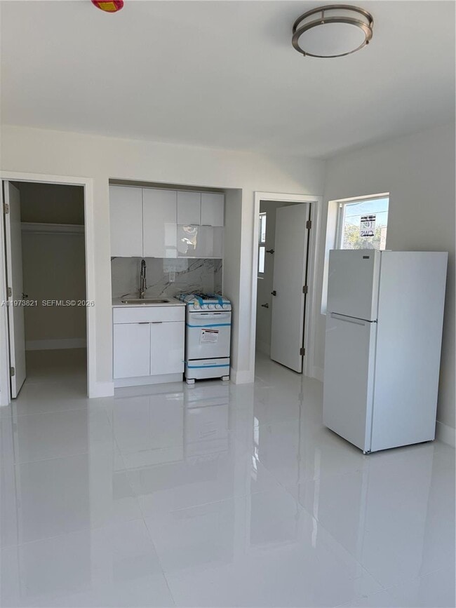 Building Photo - 1943 71st St