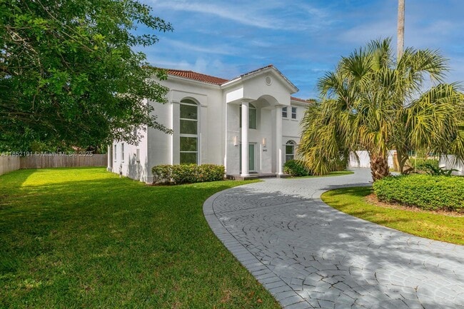 Building Photo - 18400 SW 77th Ct
