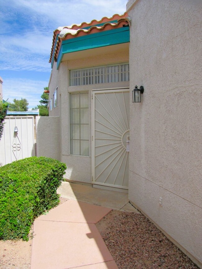 Building Photo - 2BR/2BA/2CG, 1437 sq.ft. rental w/ communi...