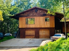 Building Photo - 1501 Husky Way