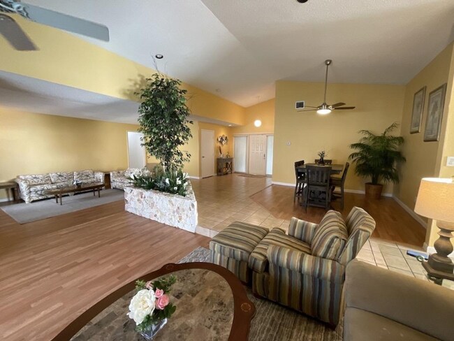 Foto del edificio - 7417 NW 49th St