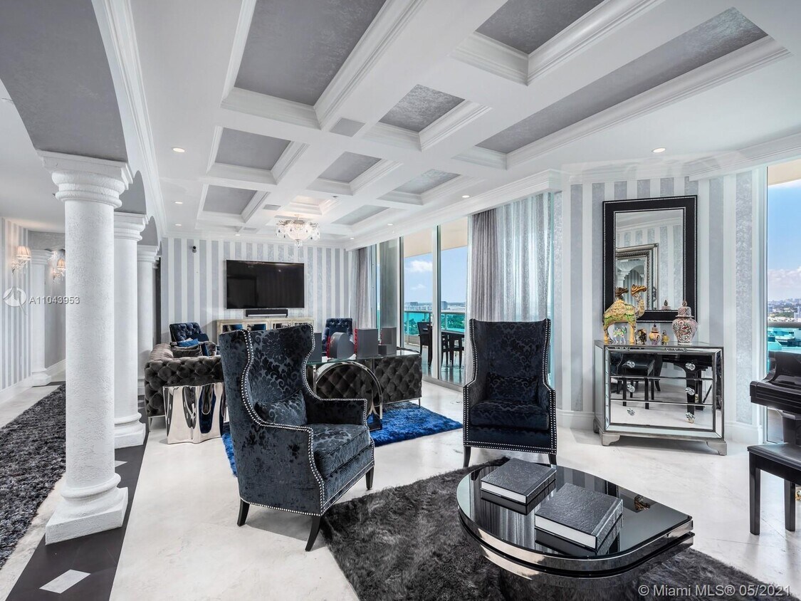 Foto principal - 5025 Collins Ave