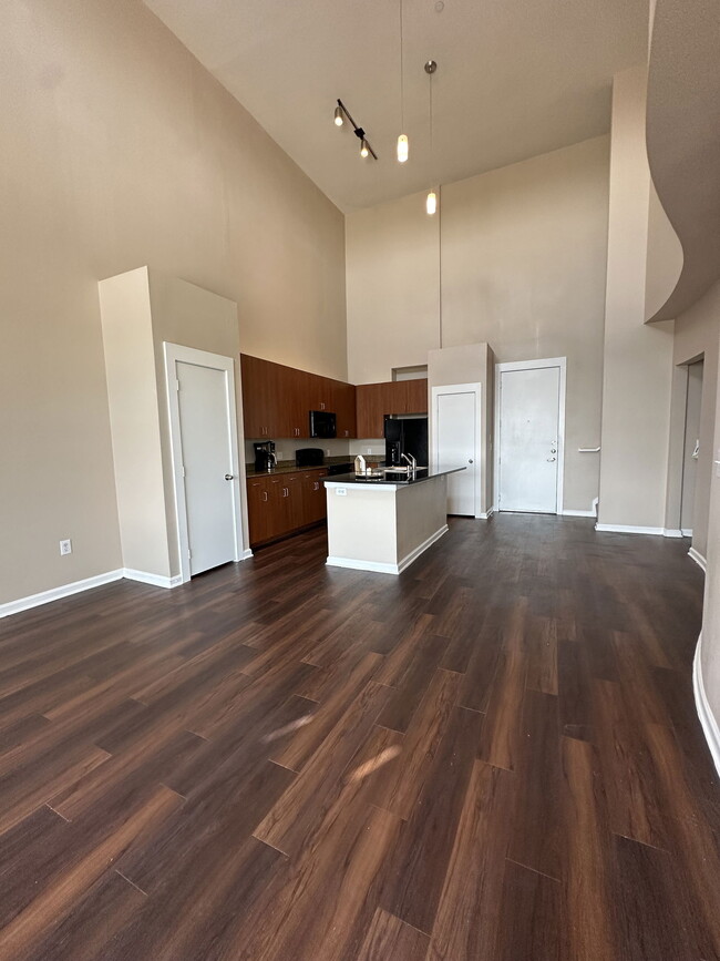 Foto del edificio - 2109 Town Center Ln