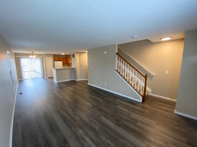 Foto del edificio - 1030 Hartford Village Blvd