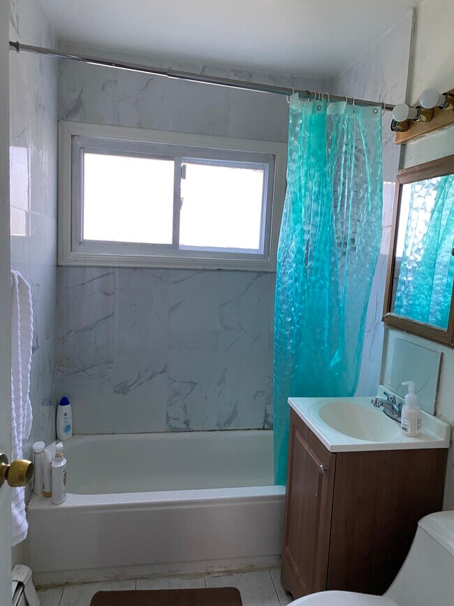 28 Potter Ln, Levittown, NY 11756 House Rental in Levittown, NY