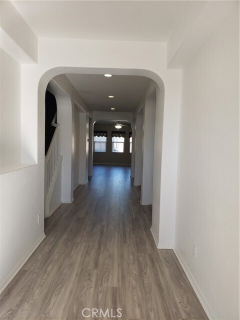 Building Photo - 14200 Larkspur St