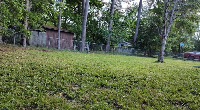 Foto del edificio - 608 Willow Bend Dr