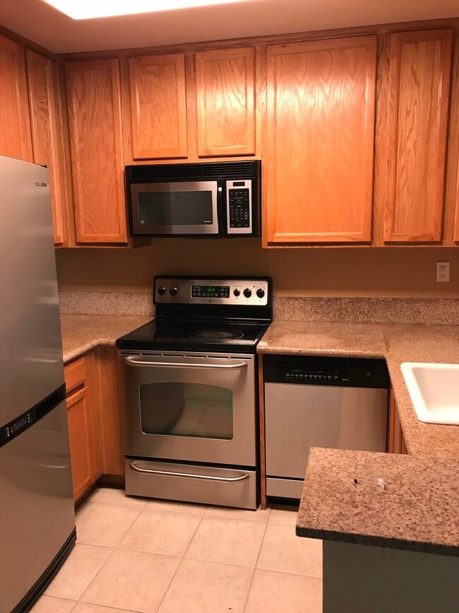 Stainless Steel Appliances - 417 Tyler Plz
