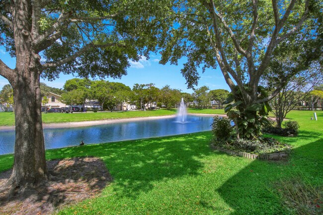 Foto del edificio - 12833 Woodmill Dr