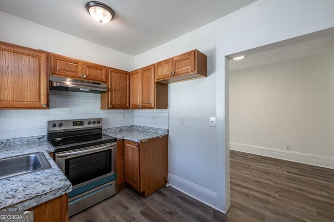 Building Photo - 406 Paines Ave NW