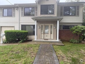 Building Photo - 1357 Kew Ave