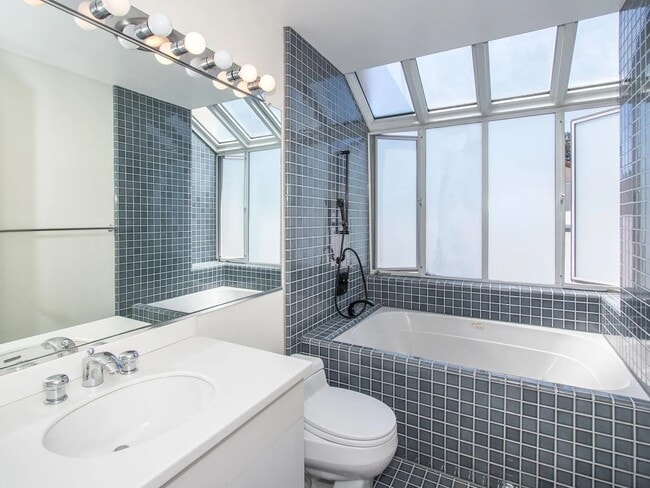 Foto del edificio - 233 Homer Ave