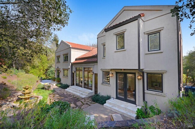 Building Photo - 145 Canyon Ct