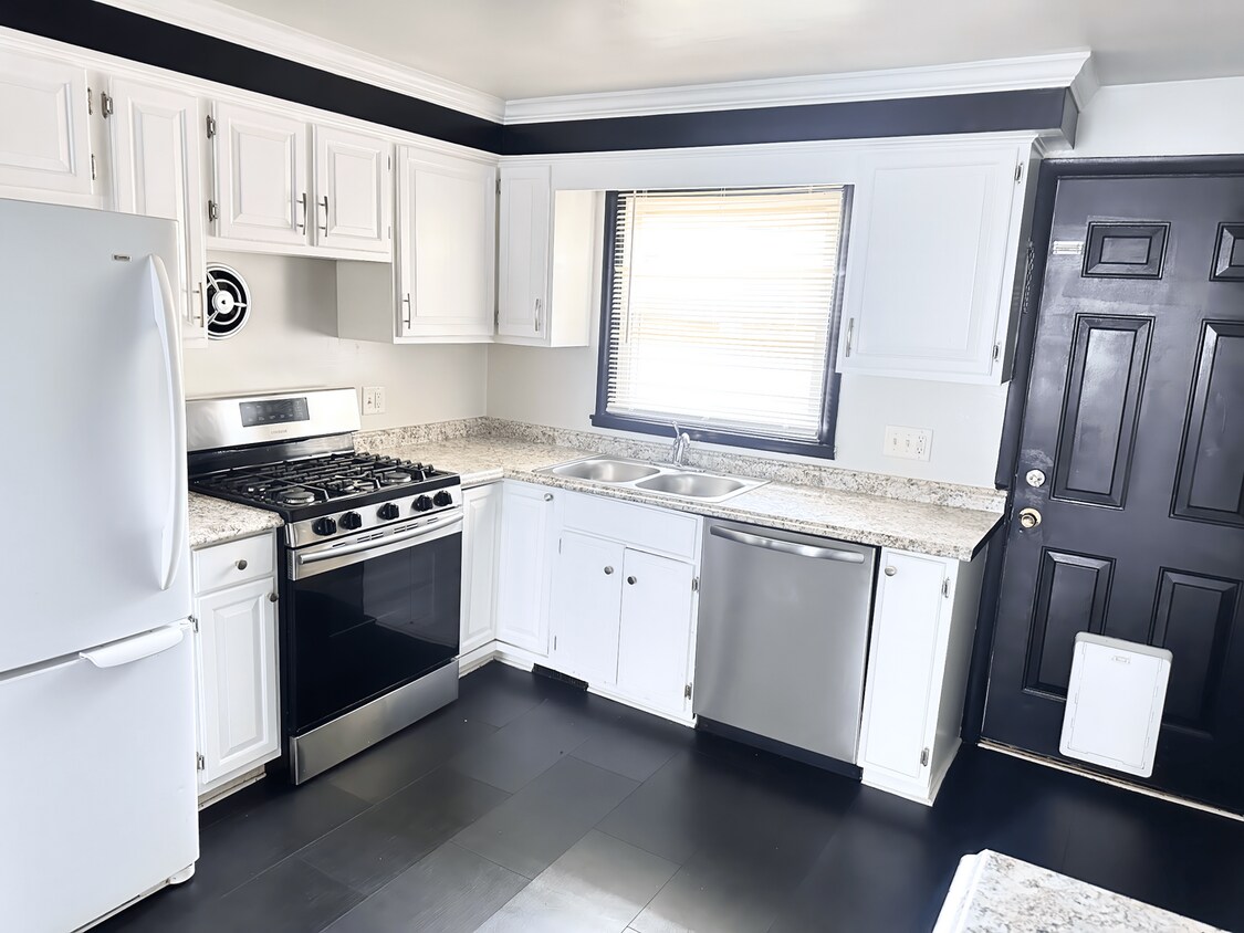 Foto principal - House - 3 bedroom, - 115 Burben Way