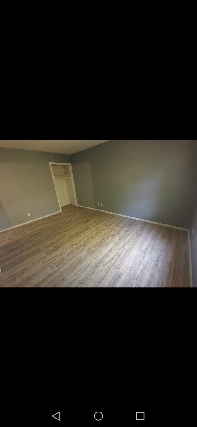 inside house - 539 Moore St S