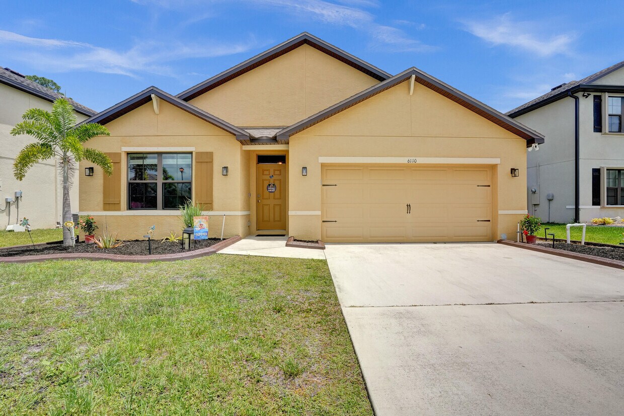 Foto principal - 6110 NW Regent St