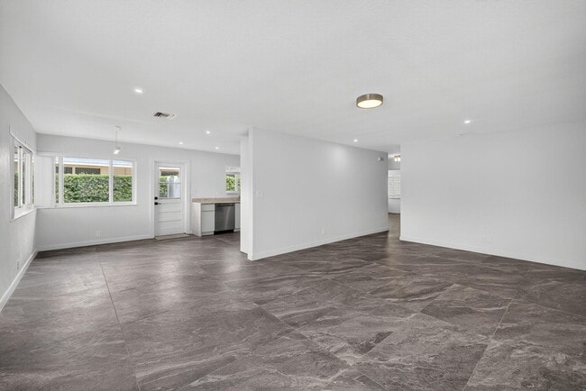 Building Photo - 4442 Sea Grape Dr