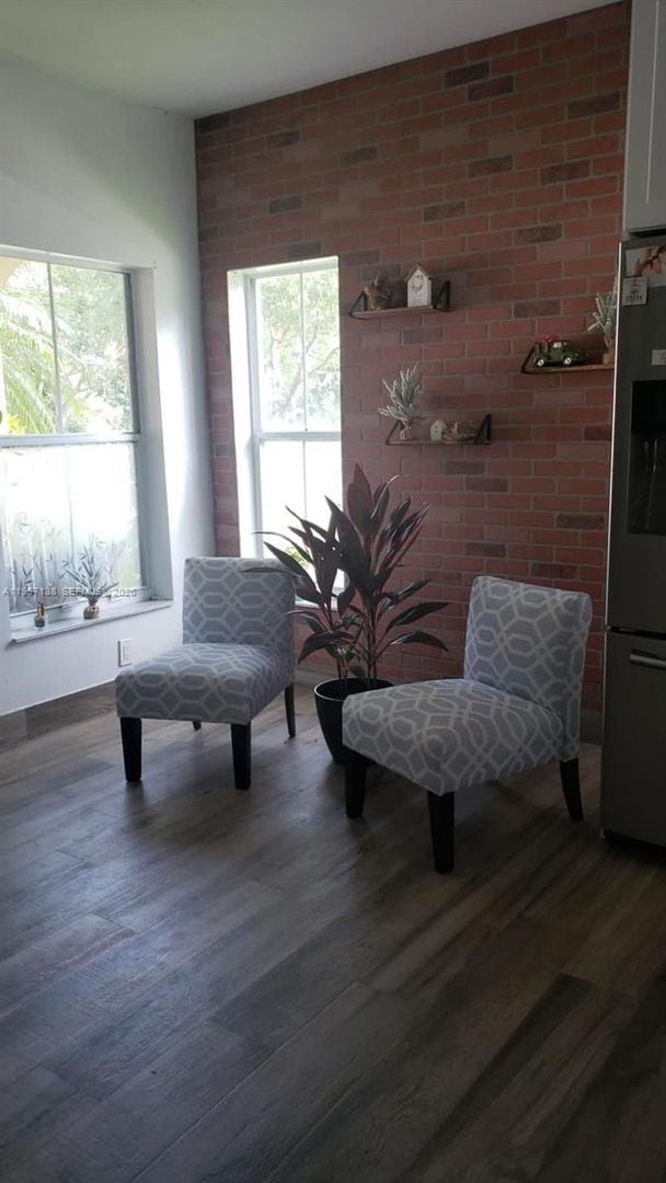 Foto del edificio - 7662 N Southwood Cir