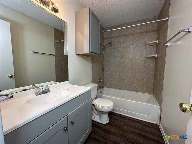Building Photo - 2211 Barry Dr