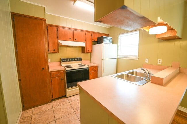 Building Photo - 203 Arroyo Dr