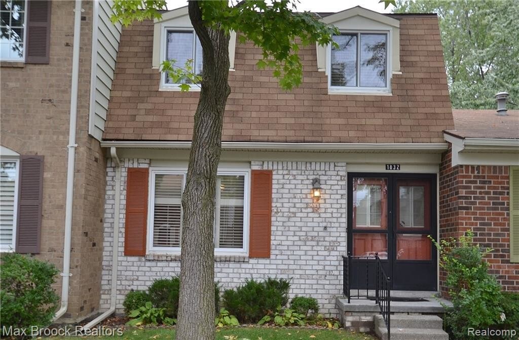 Primary Photo - 1832 Torquay Ave