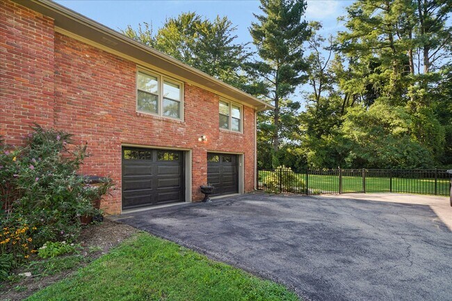 Foto del edificio - 6309 Regal Rd