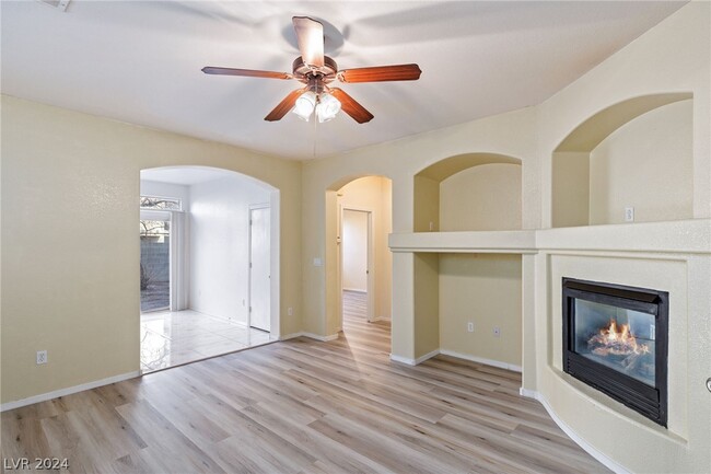 Foto del edificio - 7240 Quarterhorse Ln
