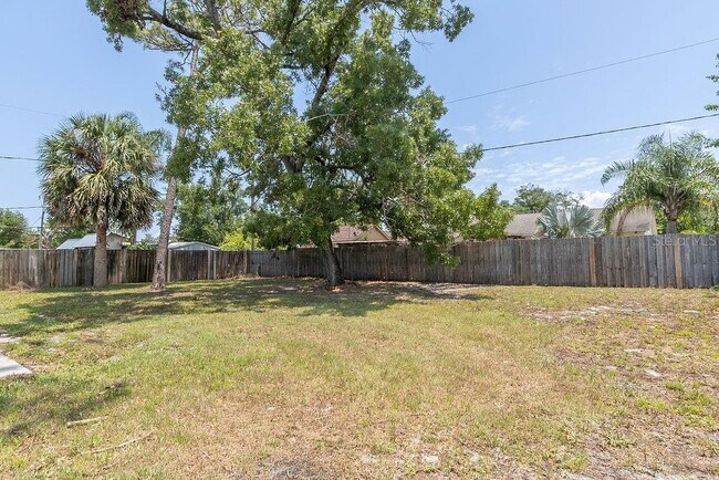 Building Photo - 1344 Bladon Ave