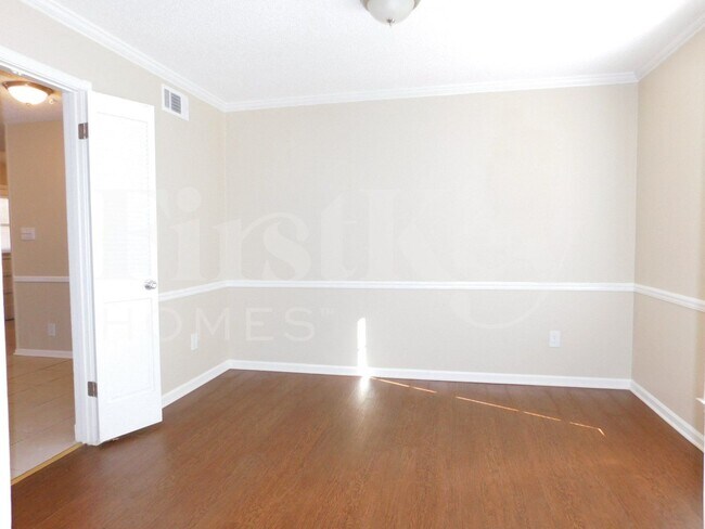 Foto del edificio - 4832 Rolling Meadows Dr