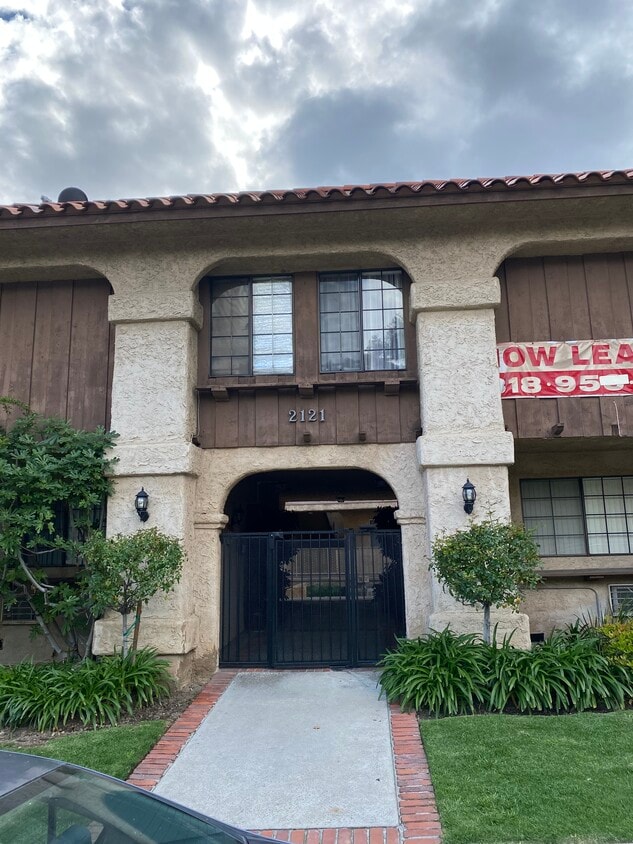 Primary Photo - 2121 N Verdugo Rd