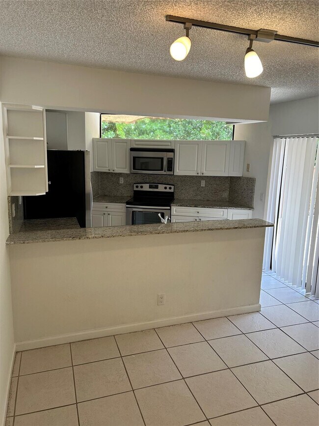 Foto del edificio - 8117 Severn Dr