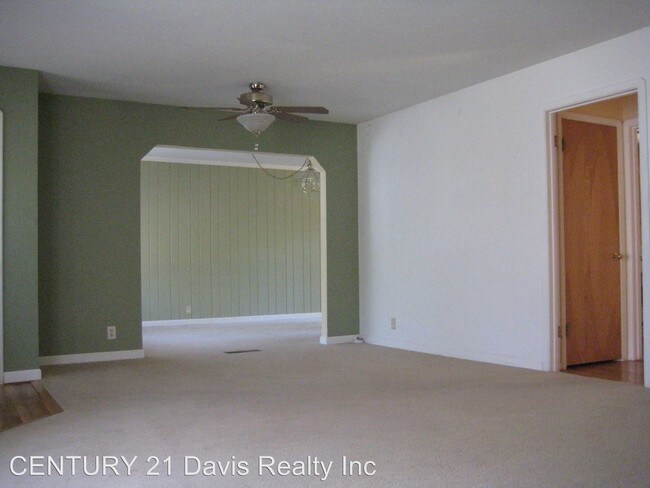 Building Photo - 3 br, 2 bath House - Suzanne Way 11039