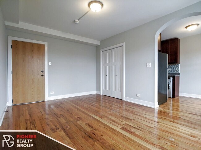 Foto del edificio - 556 W Arlington Pl