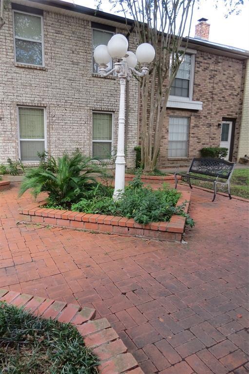 Foto del edificio - 1403 Blalock Rd