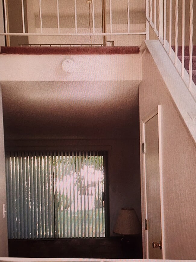 Building Photo - 50 NE Village Squire Ave