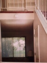 Building Photo - 50 NE Village Squire Ave