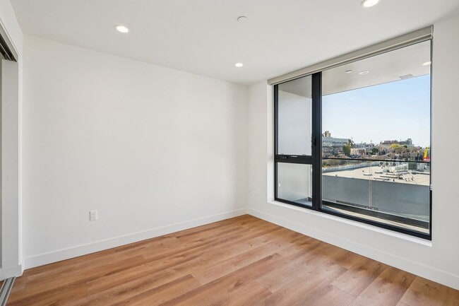 Interior Photo - 10431 Santa Monica Blvd