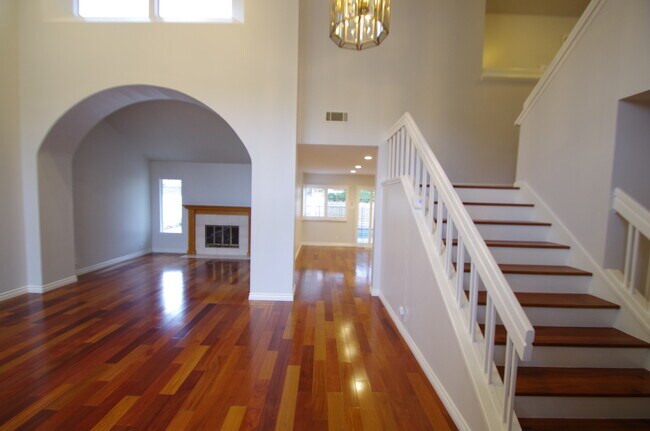 Building Photo - 3227 Bordero Ln