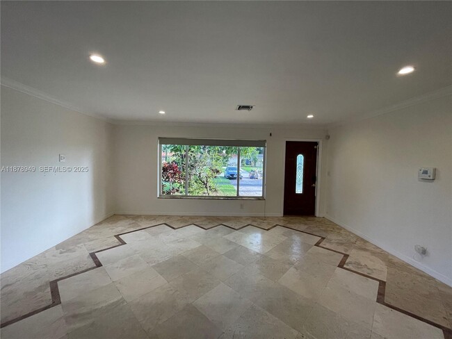 Foto del edificio - 1107 NE 8th St