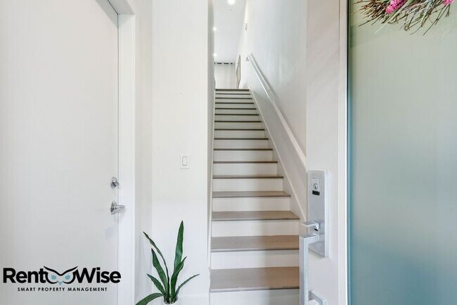 Foto del edificio - 594 Hudson Ave